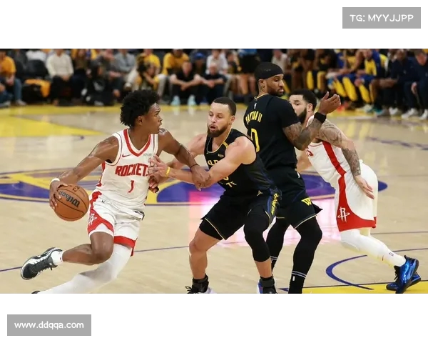 激烈对决上演篮球盛宴 NBA顶级球队争锋对抗引爆全场热血